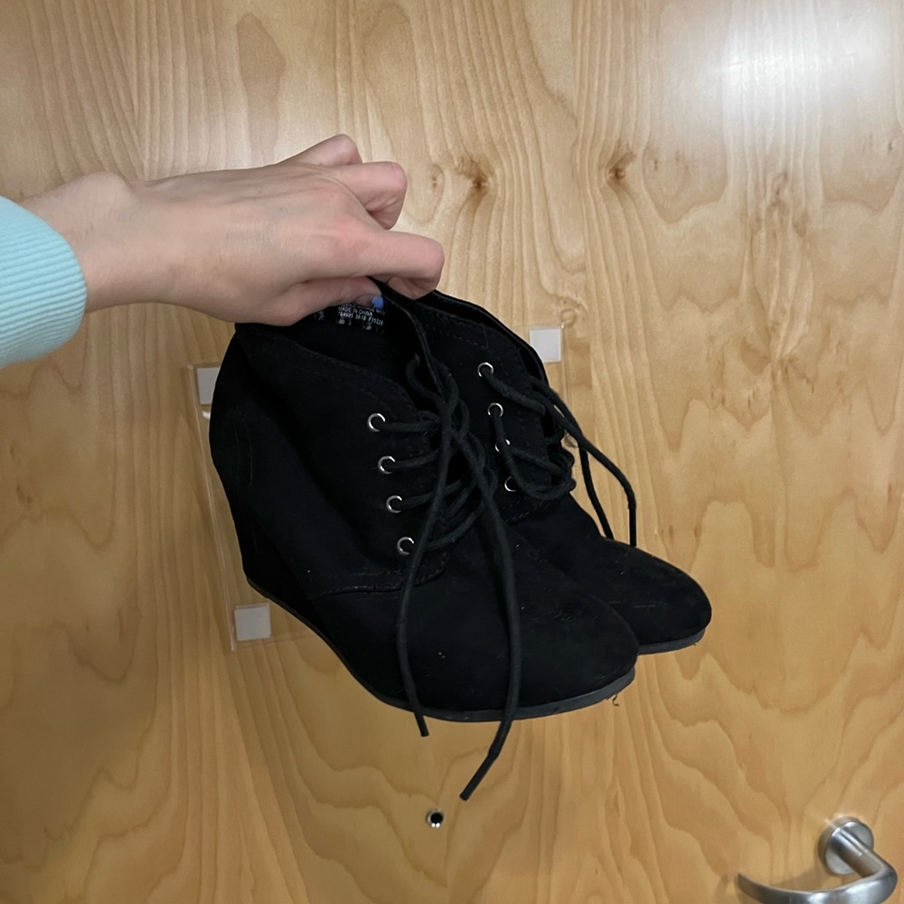 Arizona Lilly Black lace-up ankle booties/wedges